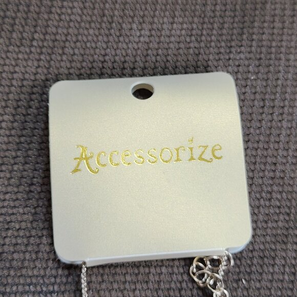 NWT Accessorize Daisy On A Chain Necklace - Picture 12 of 14
